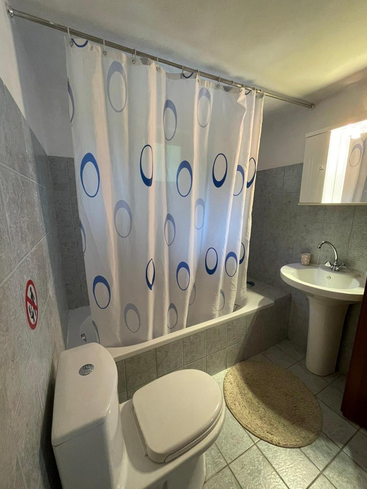 Michel Studios كالافريتا المظهر الخارجي الصورة